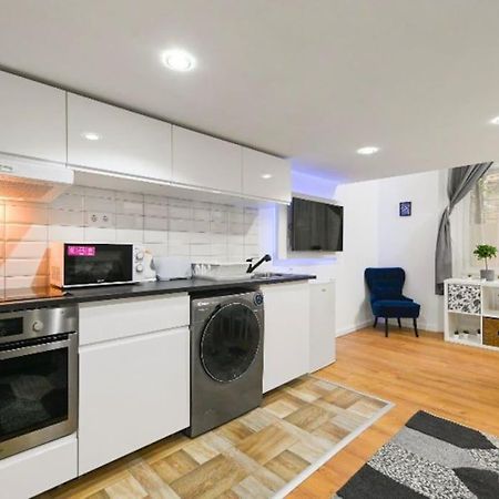 Lovely Studio Flat In Damjanich Street - Leonard 부다페스트 외부 사진