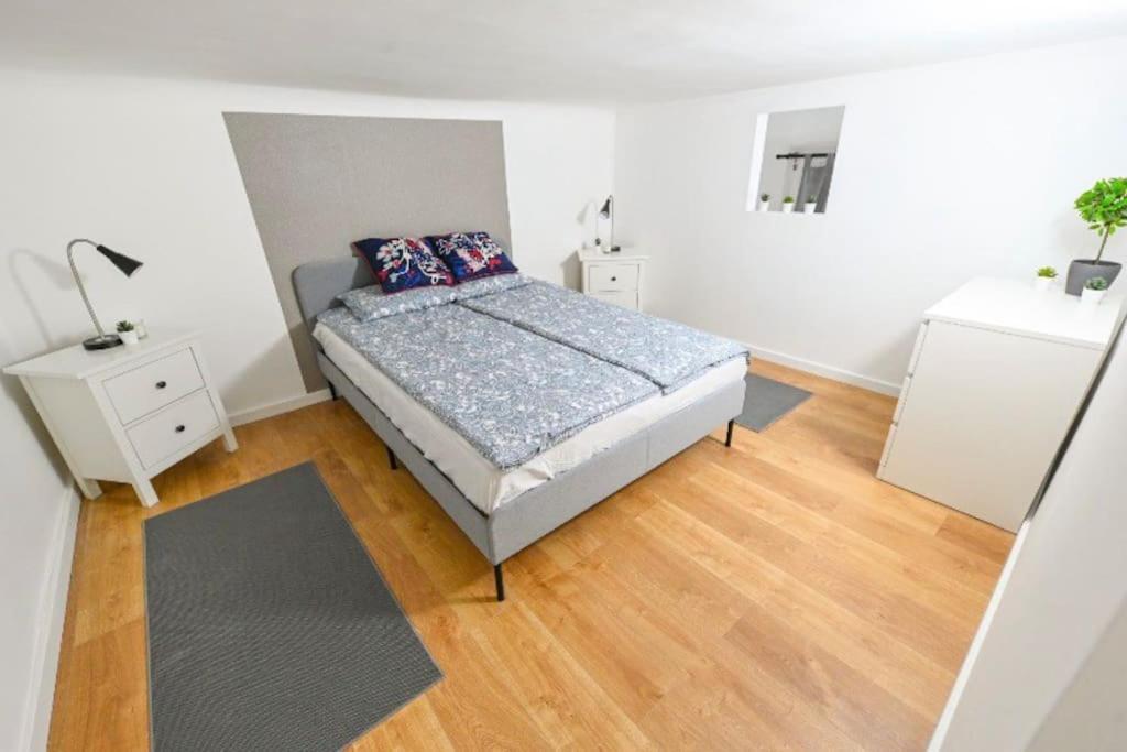 Lovely Studio Flat In Damjanich Street - Leonard 부다페스트 외부 사진