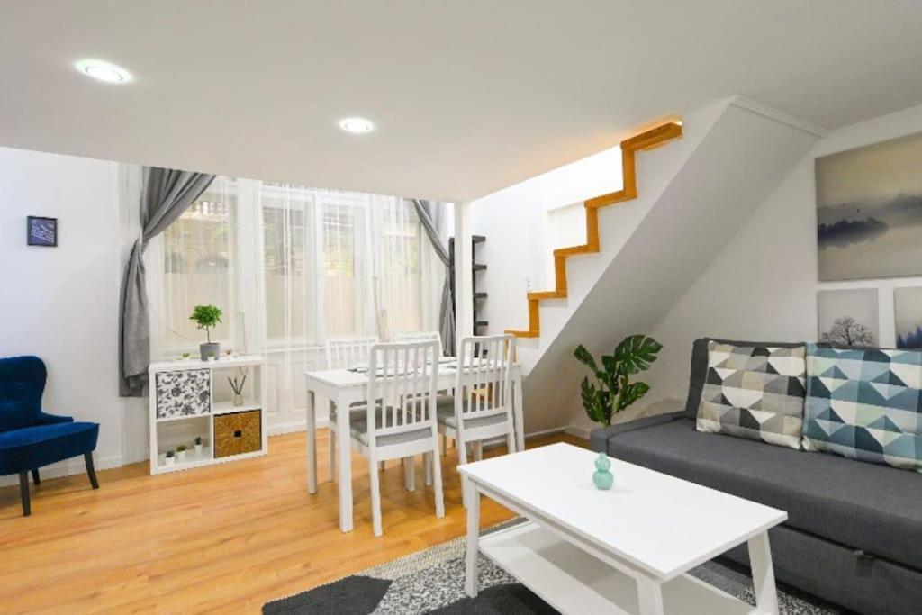 Lovely Studio Flat In Damjanich Street - Leonard 부다페스트 외부 사진