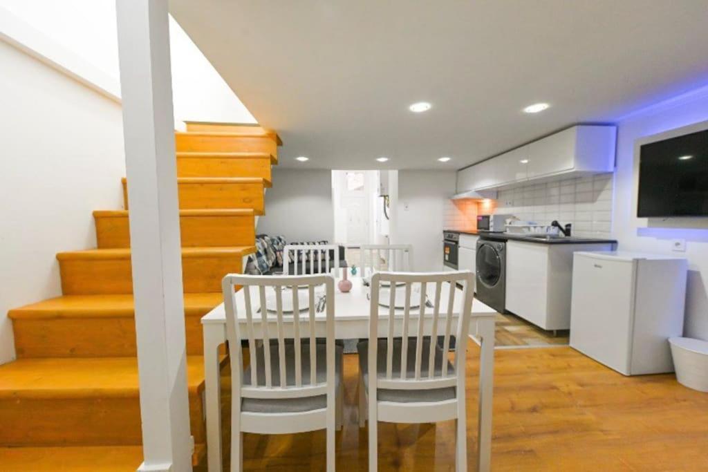 Lovely Studio Flat In Damjanich Street - Leonard 부다페스트 외부 사진